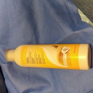 New Sealed New Avon Naturals Hydrating Conditioner Banana & Coconut Milk 8.4 oz